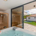 Σπίτι διακοπών Beautiful In With Sauna